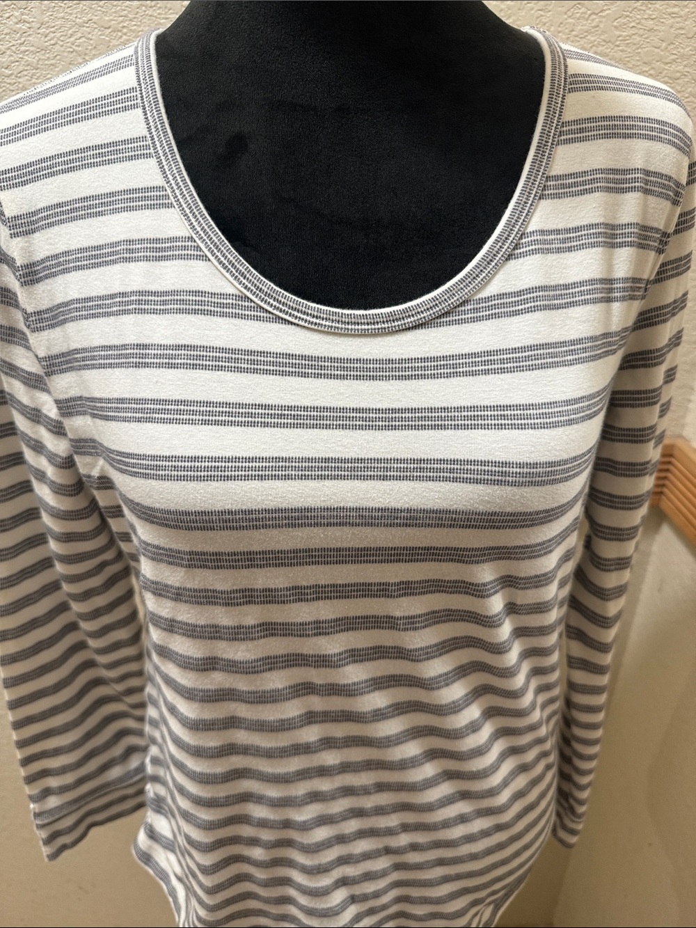 Talbots Women's Striped Long-Sleeve Scoop Neck Top - White & Gray Size M - Picture 2 of 7